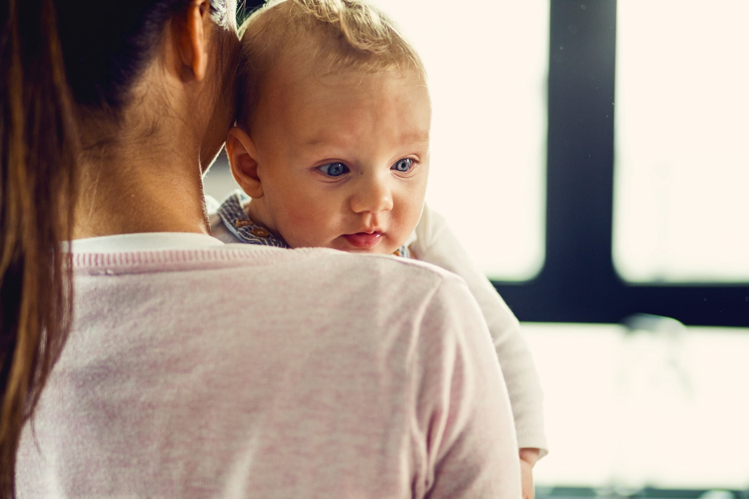 Baby signalisiert Ausscheidungsbedarf durch Mimik